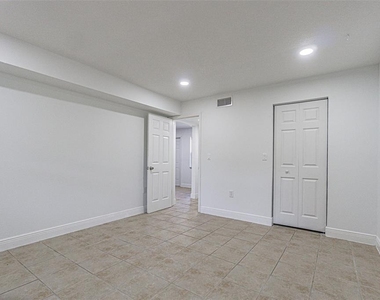 556 Clearwater Largo Road N - Photo Thumbnail 7