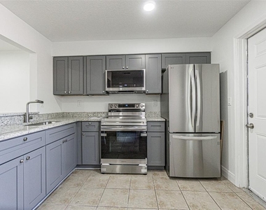 556 Clearwater Largo Road N - Photo Thumbnail 4