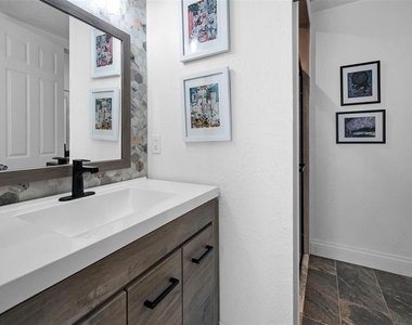 525 Lexington Street - Photo Thumbnail 22