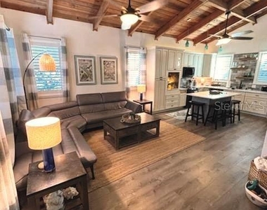 525 Lexington Street - Photo Thumbnail 4