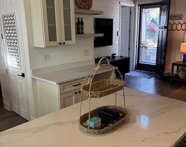 525 Lexington Street - Photo Thumbnail 7