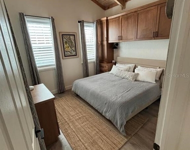 525 Lexington Street - Photo Thumbnail 14