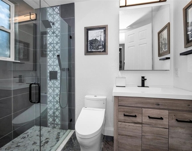 525 Lexington Street - Photo Thumbnail 19