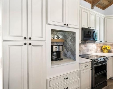 525 Lexington Street - Photo Thumbnail 11