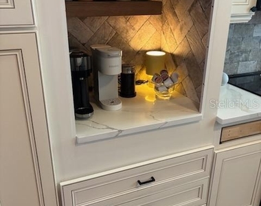 525 Lexington Street - Photo Thumbnail 12