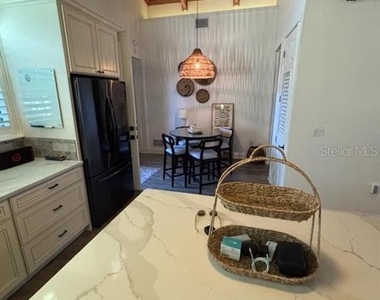 525 Lexington Street - Photo Thumbnail 10