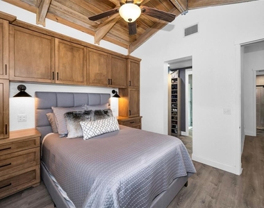 525 Lexington Street - Photo Thumbnail 15