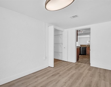 4767 26th Avenue N - Photo Thumbnail 32