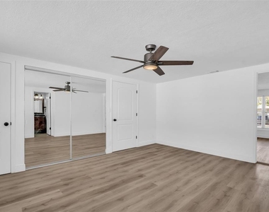 4767 26th Avenue N - Photo Thumbnail 13