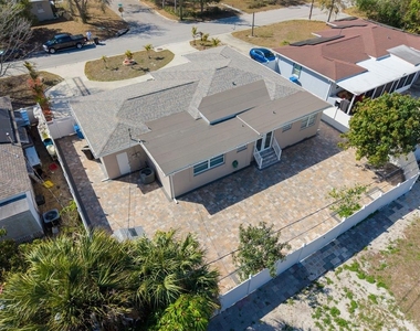 4767 26th Avenue N - Photo Thumbnail 2