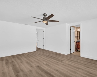 4767 26th Avenue N - Photo Thumbnail 14