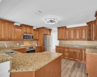 4767 26th Avenue N - Photo Thumbnail 6