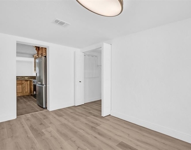 4767 26th Avenue N - Photo Thumbnail 34