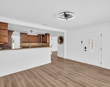 4767 26th Avenue N - Photo Thumbnail 4
