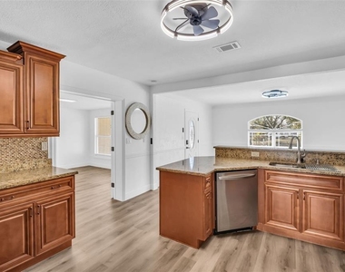 4767 26th Avenue N - Photo Thumbnail 8