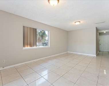 6345 Newtown Circle - Photo Thumbnail 11