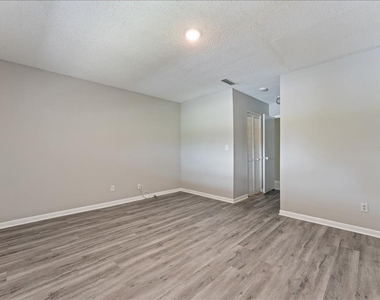 6345 Newtown Circle - Photo Thumbnail 22