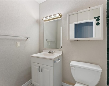 6345 Newtown Circle - Photo Thumbnail 16