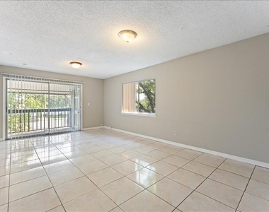 6345 Newtown Circle - Photo Thumbnail 8