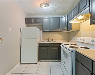 6345 Newtown Circle - Photo Thumbnail 4