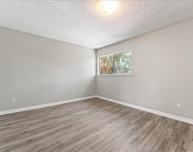 6345 Newtown Circle - Photo Thumbnail 12
