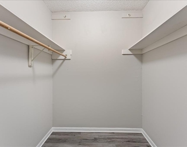 6345 Newtown Circle - Photo Thumbnail 23