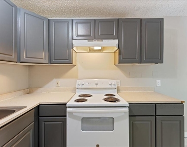 6345 Newtown Circle - Photo Thumbnail 5