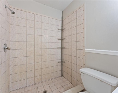 6345 Newtown Circle - Photo Thumbnail 18