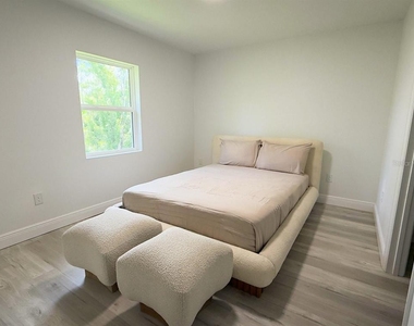 2201 Conway Drive - Photo Thumbnail 10