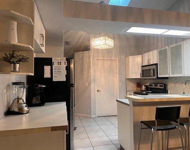 535 Azinger Circle - Photo Thumbnail 6