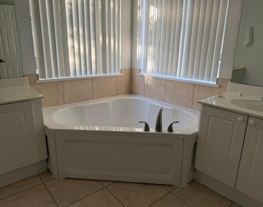 2714 Club Cortile Circle - Photo Thumbnail 17