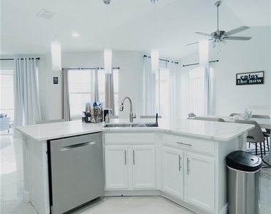 1014 Corvina Drive - Photo Thumbnail 5