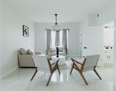 1014 Corvina Drive - Photo Thumbnail 2