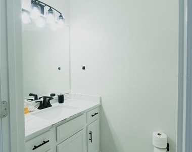 1014 Corvina Drive - Photo Thumbnail 15