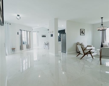 1014 Corvina Drive - Photo Thumbnail 3