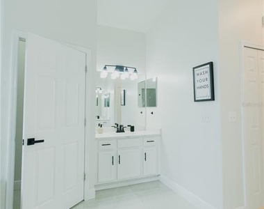 1014 Corvina Drive - Photo Thumbnail 14