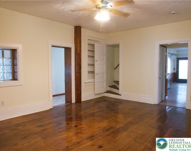 1020 Ferry Street - Photo Thumbnail 8