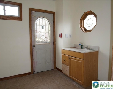 1020 Ferry Street - Photo Thumbnail 20