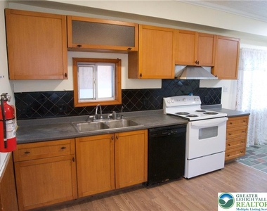 1020 Ferry Street - Photo Thumbnail 14