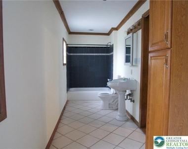 1020 Ferry Street - Photo Thumbnail 12