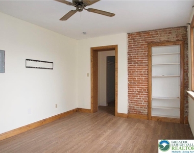 1020 Ferry Street - Photo Thumbnail 19