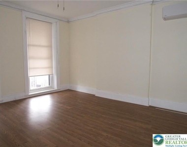 1020 Ferry Street - Photo Thumbnail 7