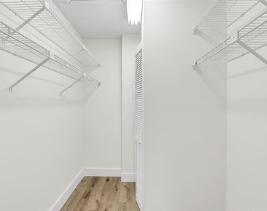 600 Casa Park Court M - Photo Thumbnail 11