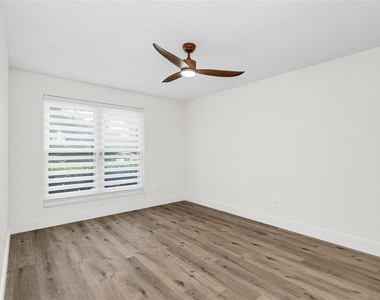 600 Casa Park Court M - Photo Thumbnail 7