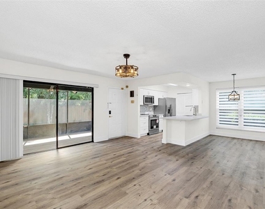 600 Casa Park Court M - Photo Thumbnail 4
