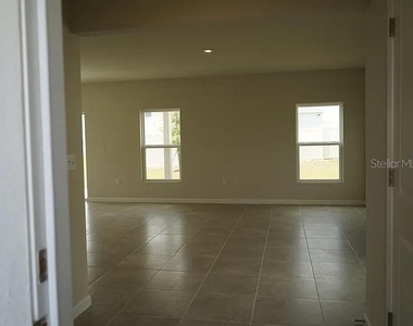 2748 Ginger Lane - Photo Thumbnail 4