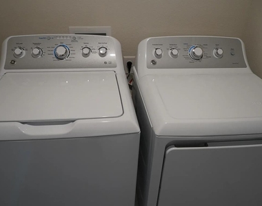 2748 Ginger Lane - Photo Thumbnail 19