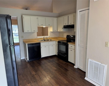 10039 Massey Street - Photo Thumbnail 1