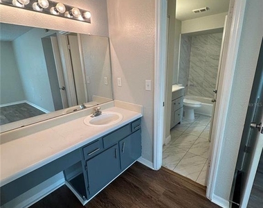 4658 Commander Drive - Photo Thumbnail 6