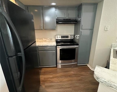 4658 Commander Drive - Photo Thumbnail 7